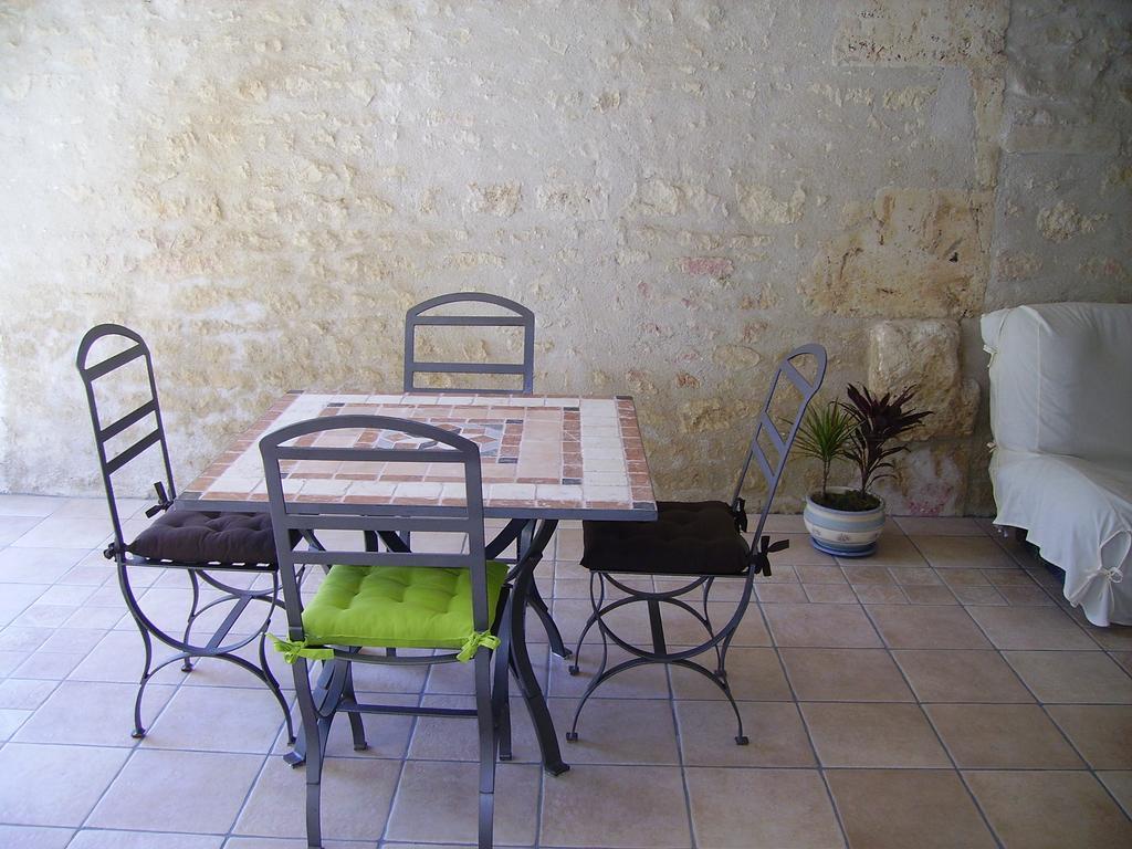 Gite Cosy, Sur Jardin, Terrasse Privee, Parking Au Calme En Rdc Gemozac Екстер'єр фото